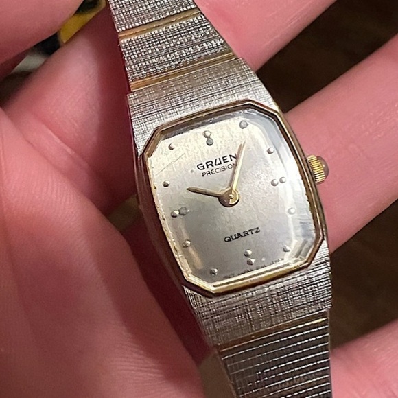 ⭐️Vintage Gruen Slim Silver & Gold Thin Stainless Steel Watch - Picture 4 of 15